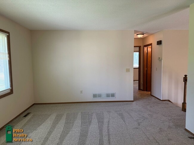 Building Photo - 3 Bedroom Home in Maple Grove