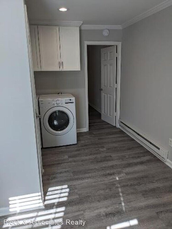 Building Photo - 1 br, 1 bath House - 909 East David Street...