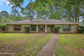 Building Photo - 548 Vineland Dr
