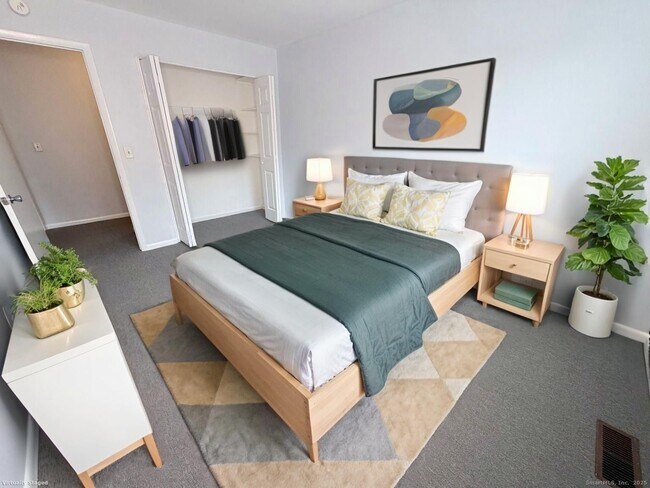 Building Photo - 14 Newtown Rd