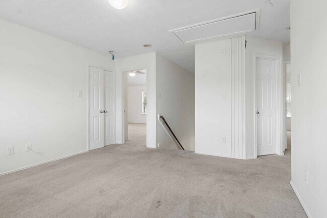 Building Photo - 10418 Iris Lake Ct