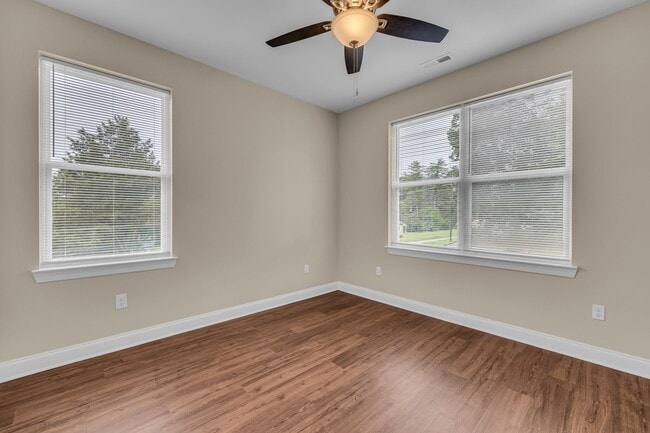 Building Photo - 702 Moore St