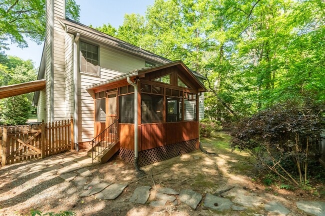 Building Photo - Single Family Home: Durham/Chapel Hill Line