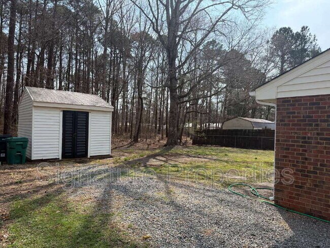 Building Photo - 339 E Jerald St