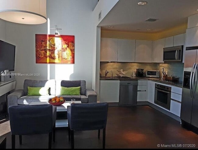 Primary Photo - 1050 Brickell Ave