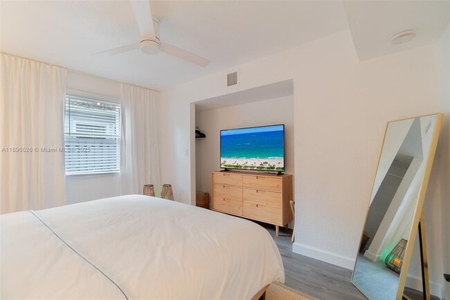 Building Photo - 312 SW 12th Ave