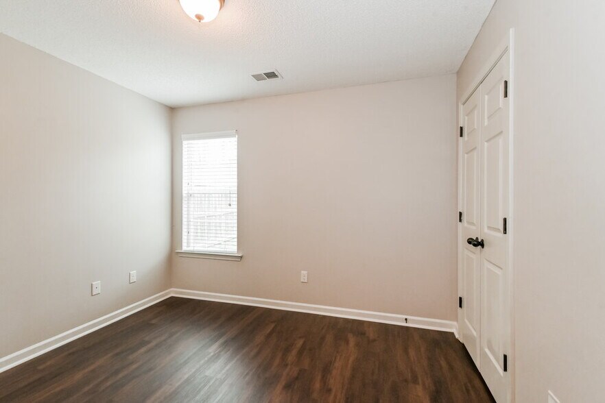 Building Photo - 7852 Ridgedale Dr