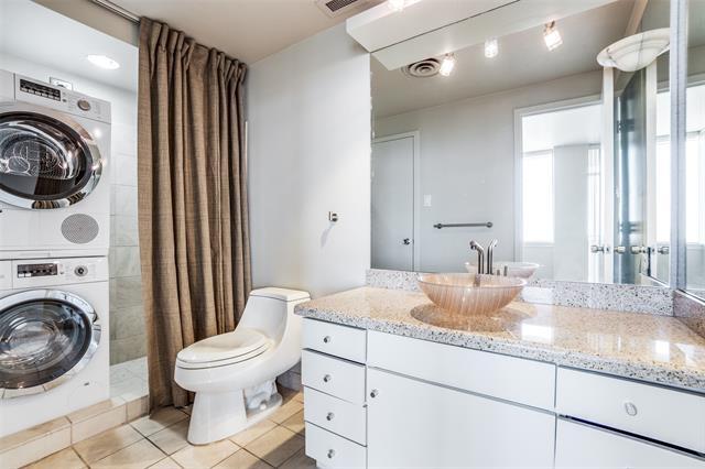 Building Photo - 6211 W Northwest Hwy