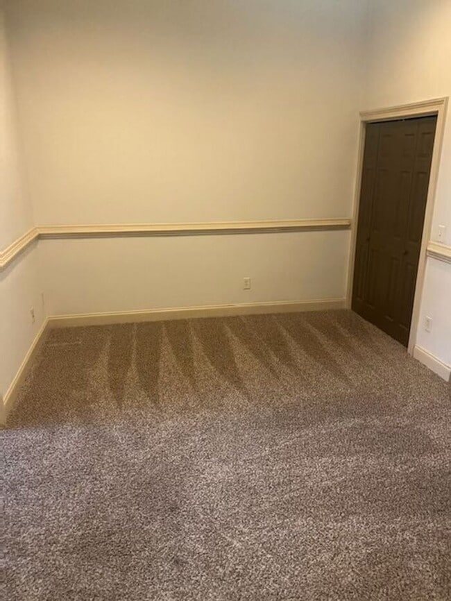 Building Photo - Excellent location, amazing upgrades and great price!