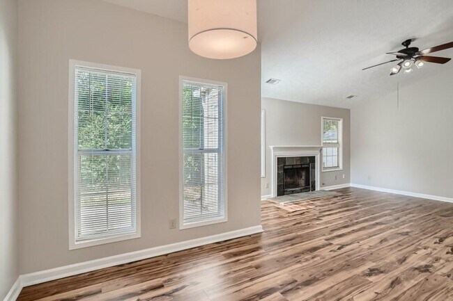 Building Photo - 4003 River Rock Way