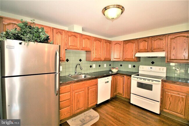 Building Photo - 10602 Tuppence Ct
