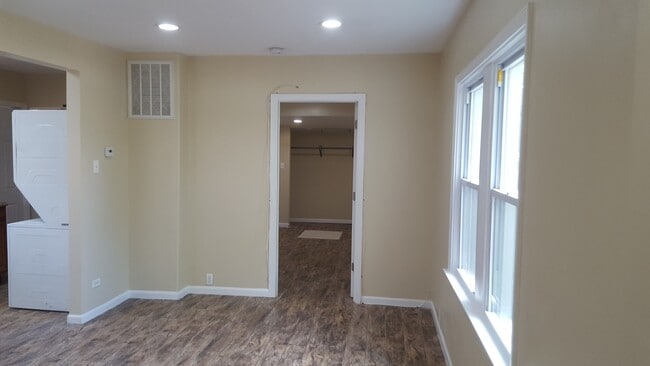 Building Photo - 519 N Waukegan Rd