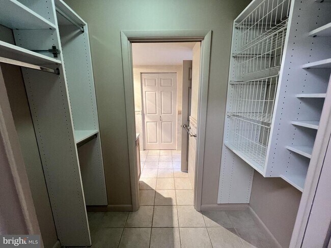 Building Photo - 200 Locust St