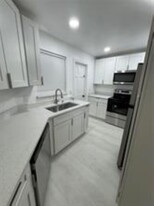 Building Photo - 2036 NE 21st Ave