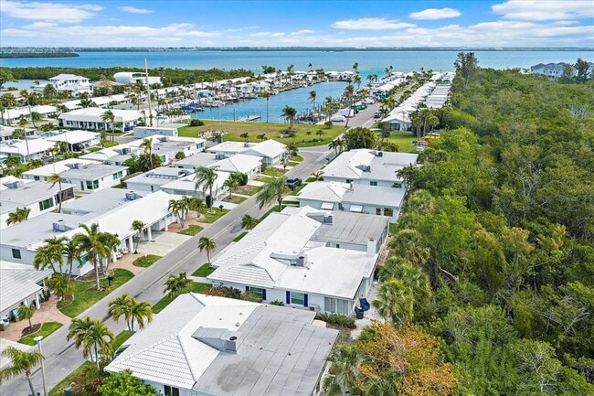 Building Photo - 730 Spanish Dr S