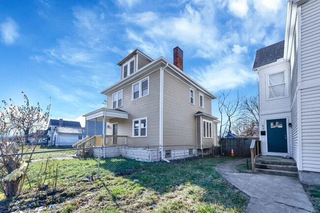 Building Photo - 63 Stevens Ave