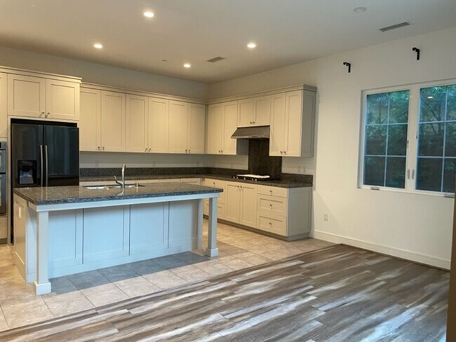 Building Photo - Newer home In Los Olivos