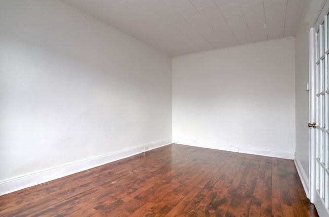 Building Photo - 12 Romaine Ave