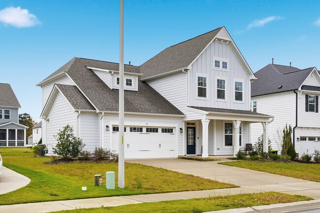 Building Photo - AVAILABLE BEAUTIFUL AND COMFORTABLE HOME