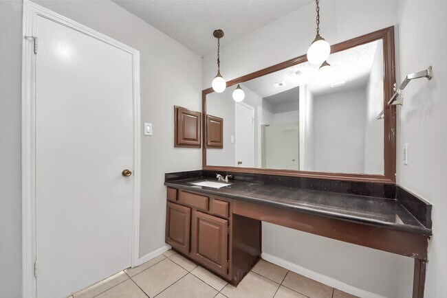 Building Photo - 1911 Hammerwood Dr