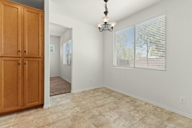 Building Photo - 1067 Princess Kyra Pl