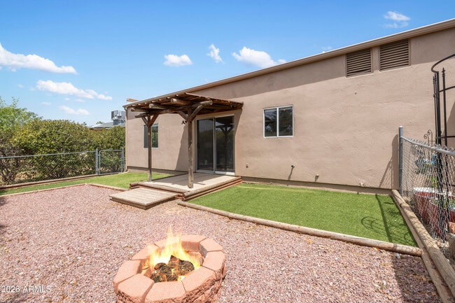 Building Photo - 7131 E Thrush Ln