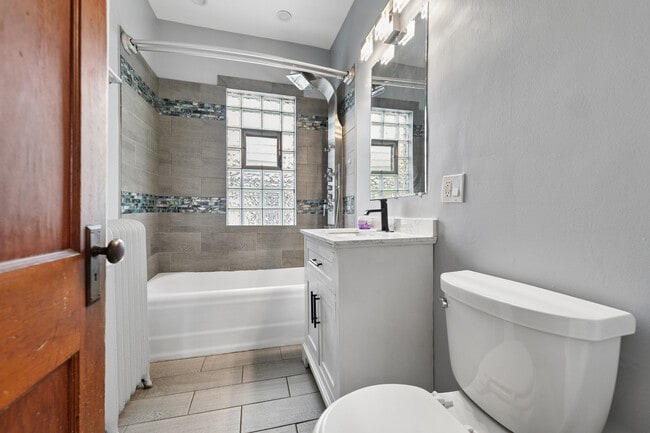 Building Photo - 10226 S Charles St