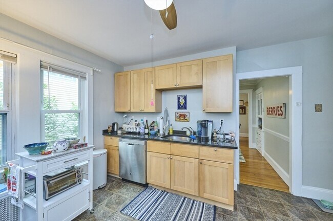 Building Photo - 25 Mendum St