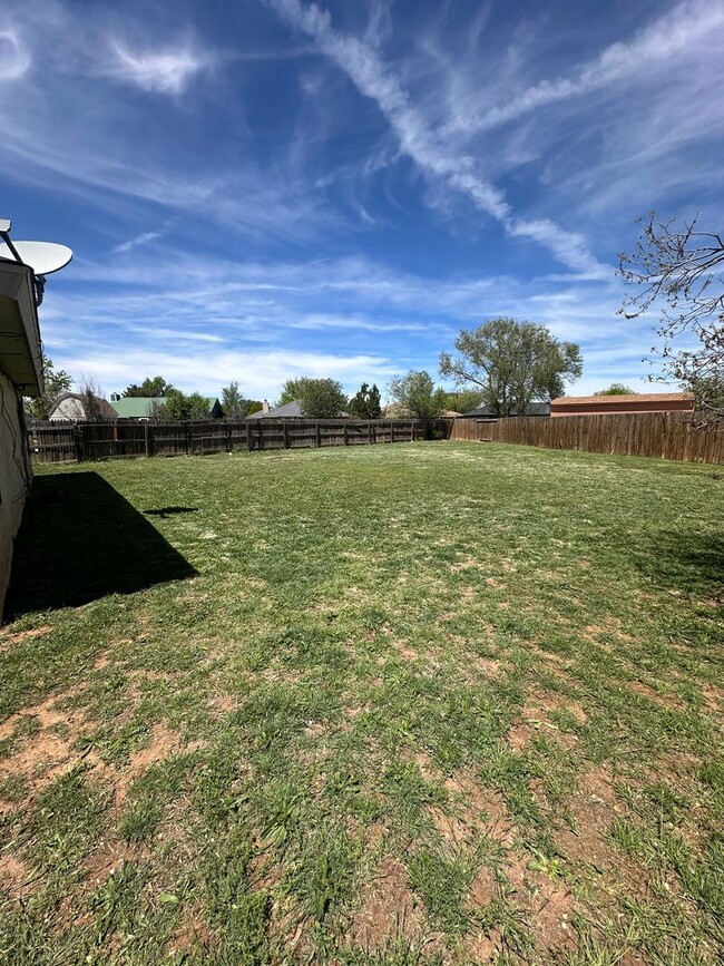 Building Photo - 3 Bedroom 2 Bath Home!