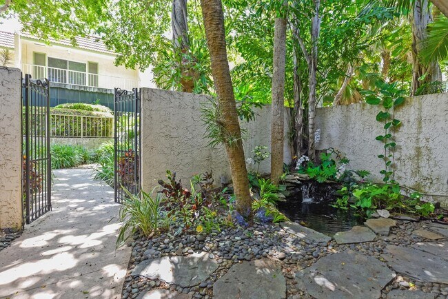 Building Photo - 1172 Hillsboro Mile