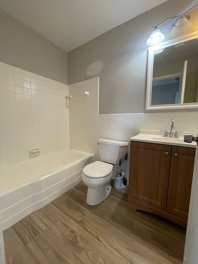 Building Photo - 3101 Bromley Pl