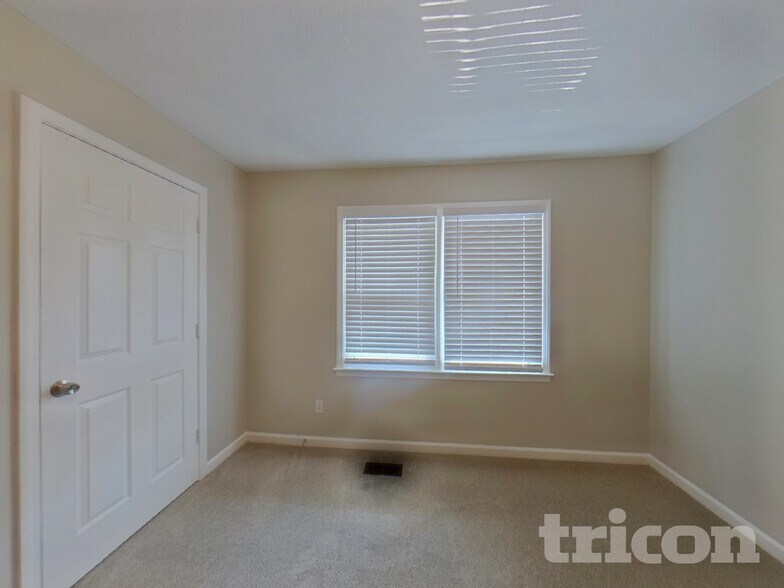 Building Photo - 117 Fawn Cir