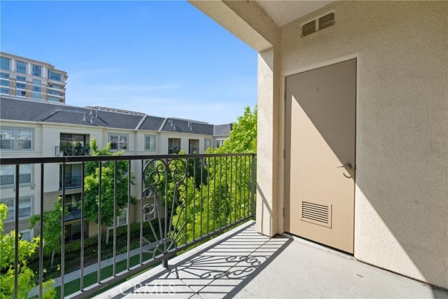 Building Photo - 2440 Watermarke Pl