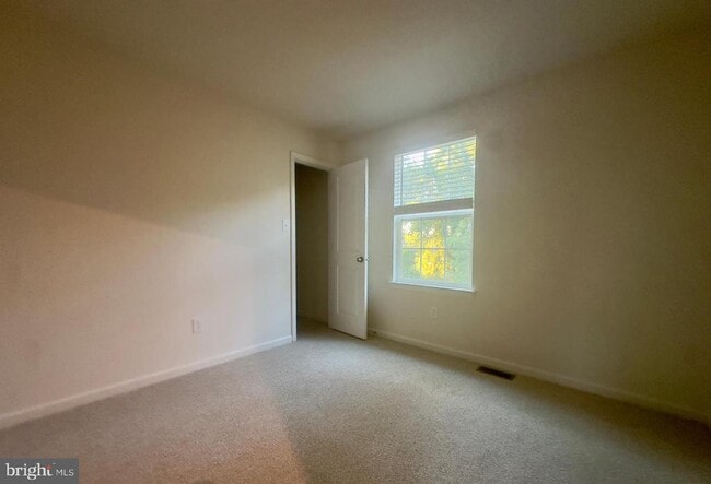 Building Photo - 369 Minck Ave
