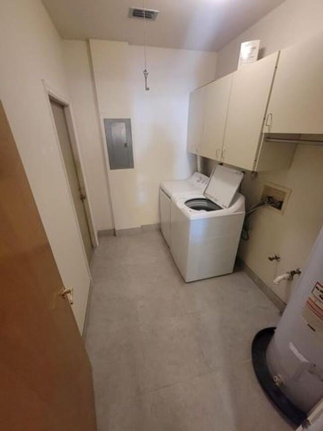 Building Photo - 6223 Allen St