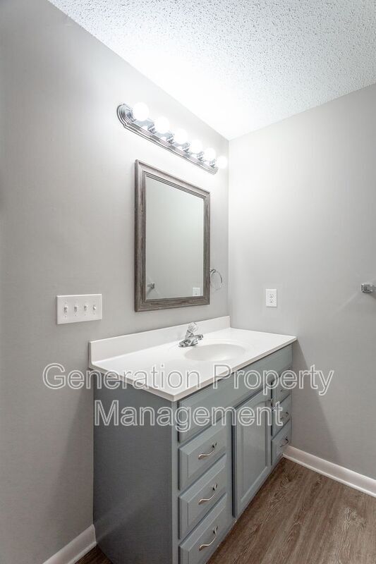 Building Photo - 2005 S Lyerly St