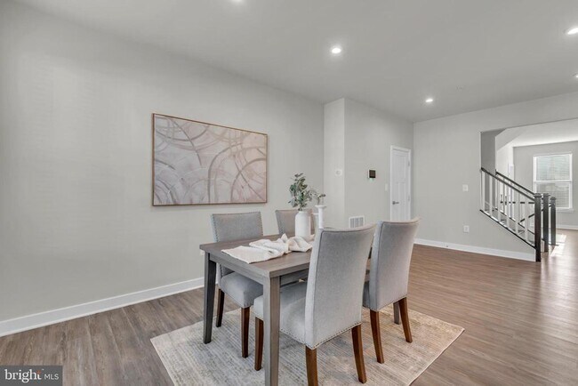 Building Photo - 14910 Townshend Ter Ave