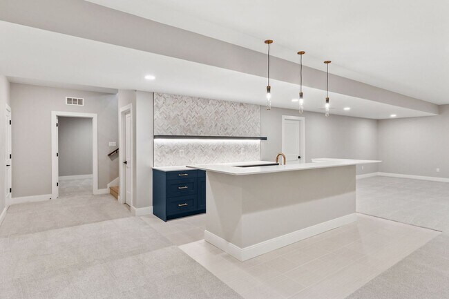 Building Photo - New Charming Berthoud Home with Modern Com...