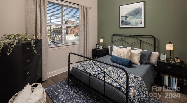 Building Photo - 8424 N Tryon St