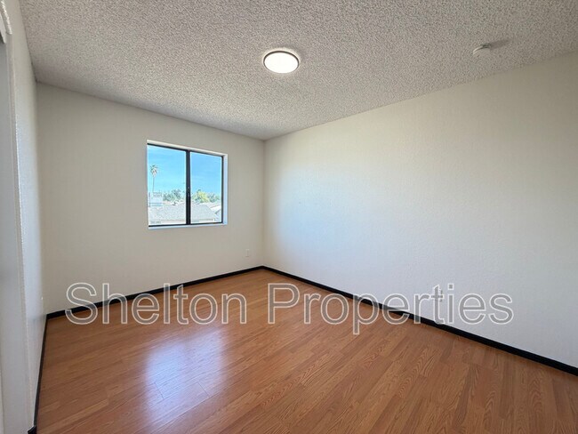 Building Photo - 5239 N 78th Dr