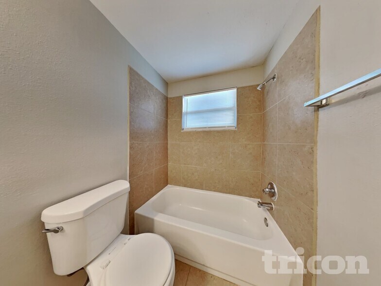 Building Photo - 8664 Mockingbird Ln