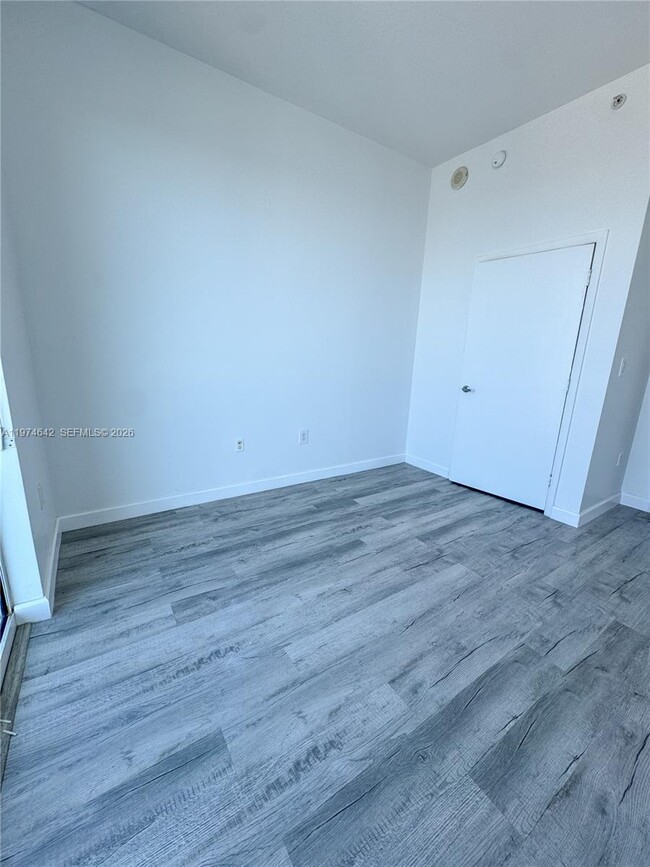 Building Photo - 1900 N Bayshore Dr