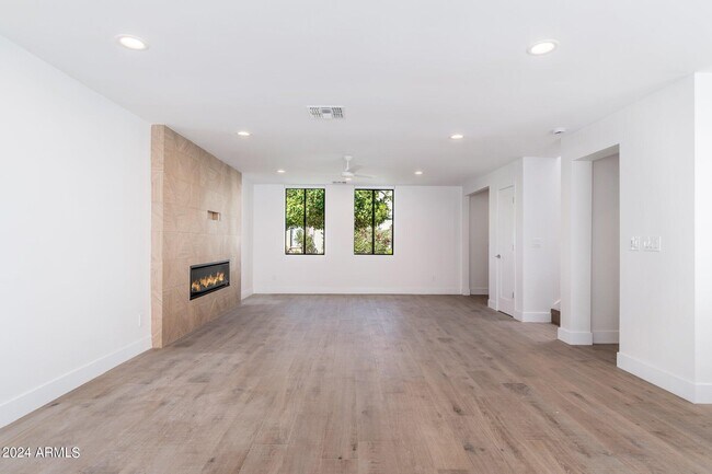 Building Photo - 7688 E Minnezona Ave