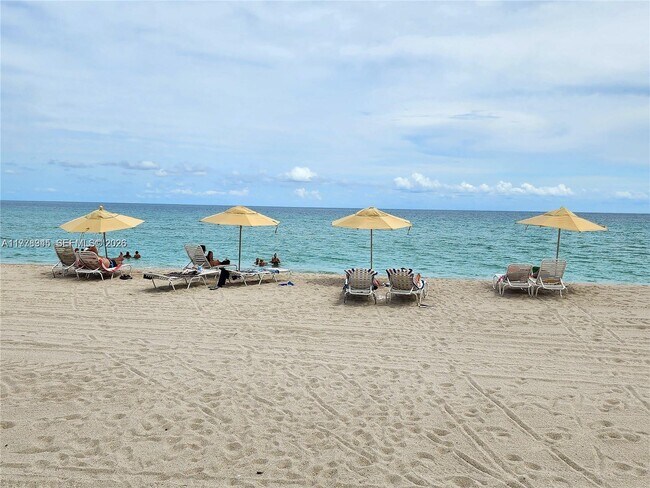 Building Photo - 3505 S Ocean Dr