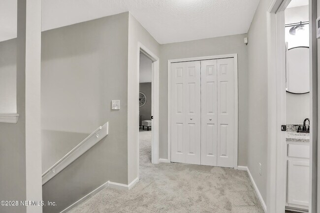 Building Photo - 1674 Hawkins Cove Dr E