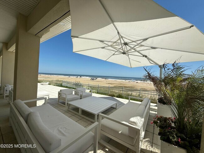 Building Photo - 31 Riviera Dr