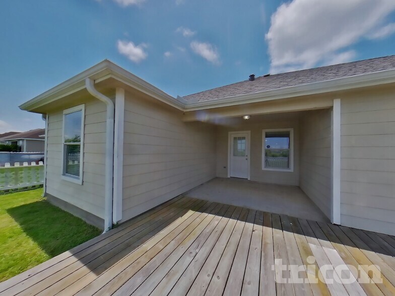 Building Photo - 5029 Hauna Ln
