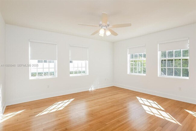 Building Photo - 1916 Ferdinand St