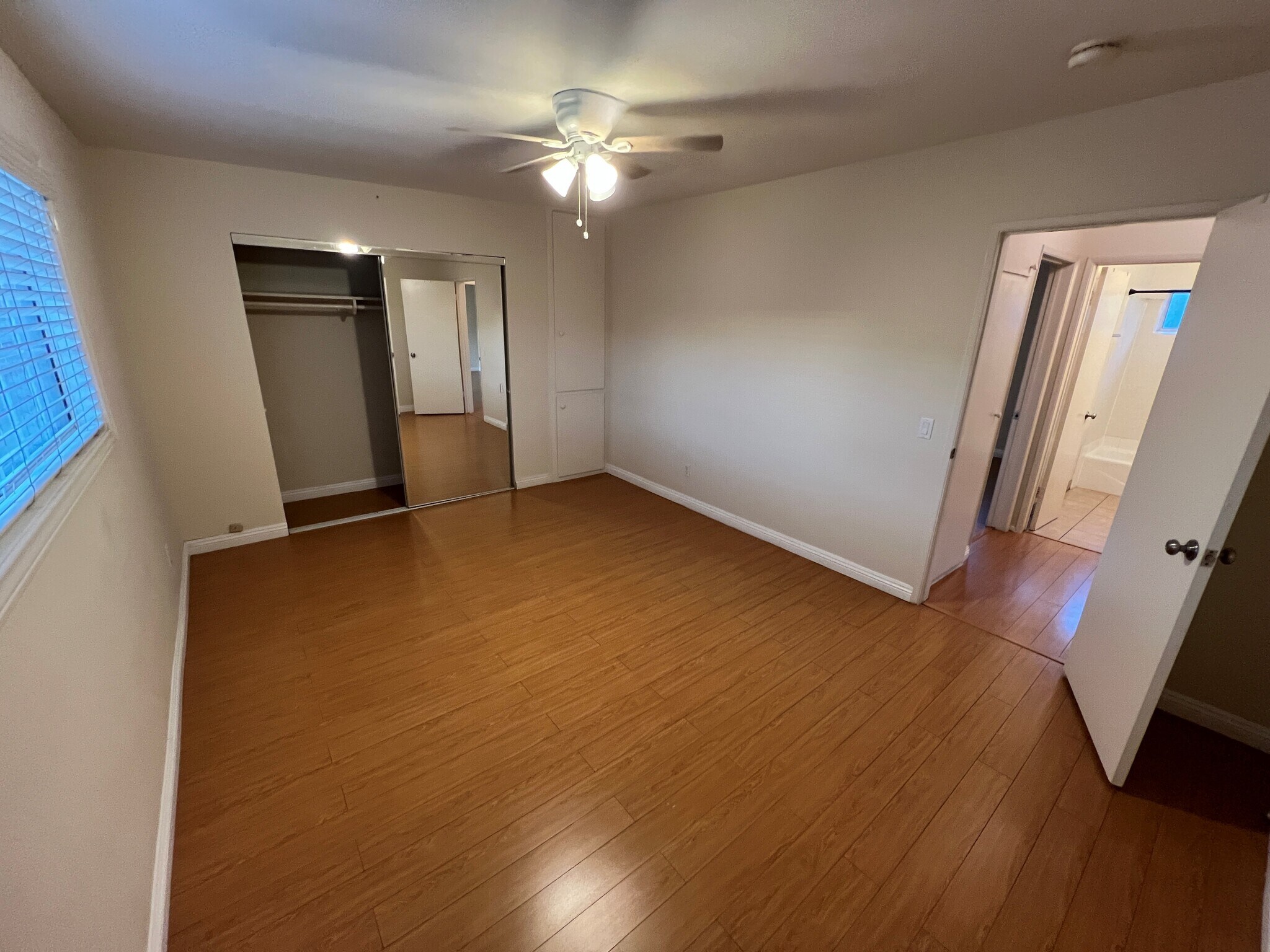 Building Photo - 1319 E California Ave