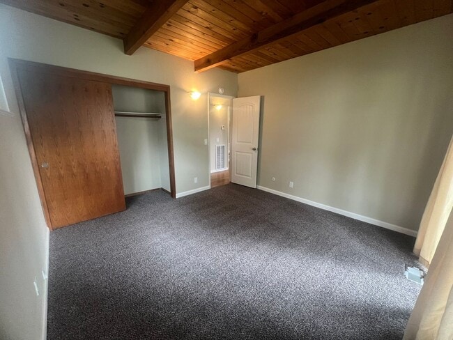 Building Photo - Cozy three bedroom two bath in Lake Wildwood